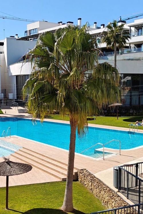 Excepcional Apartamento de 4 Dormitorios con Impresionantes Vistas al Mar