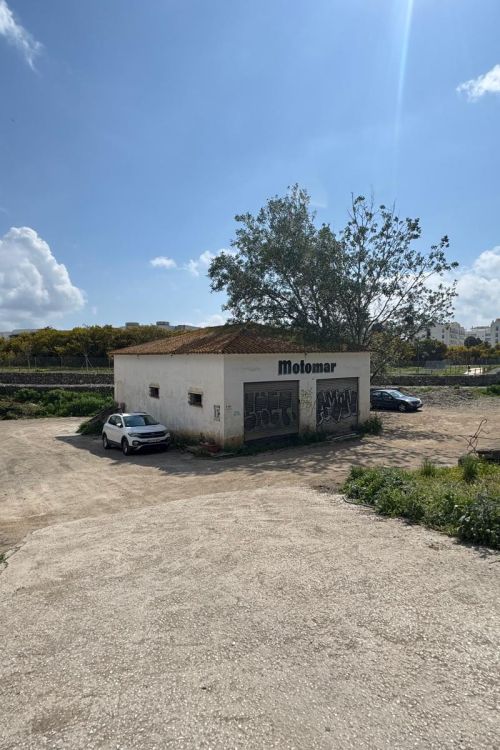 Parcela privilegiada en ubicación inmejorable – A solo 3 minutos a pie de Puerto Banús