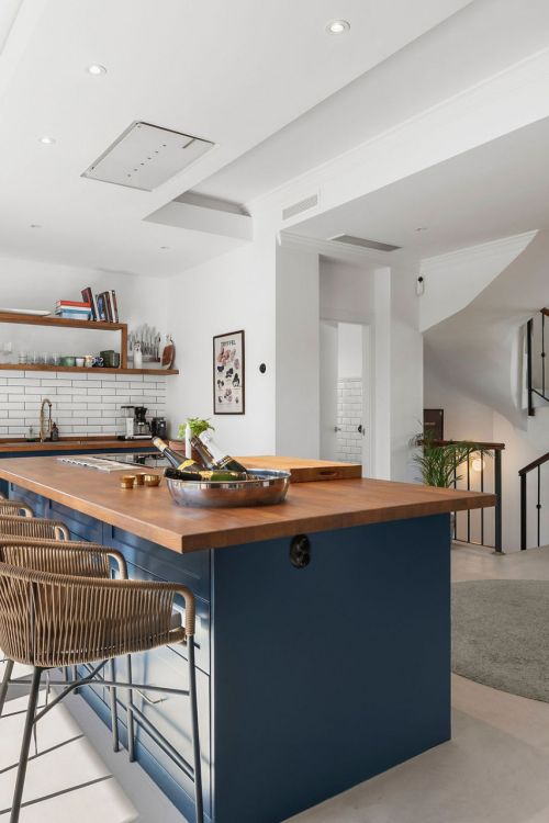 Villa renovada de 4 dormitorios con vistas al mar, piscina privada y jardín mediterráneo en Estepona