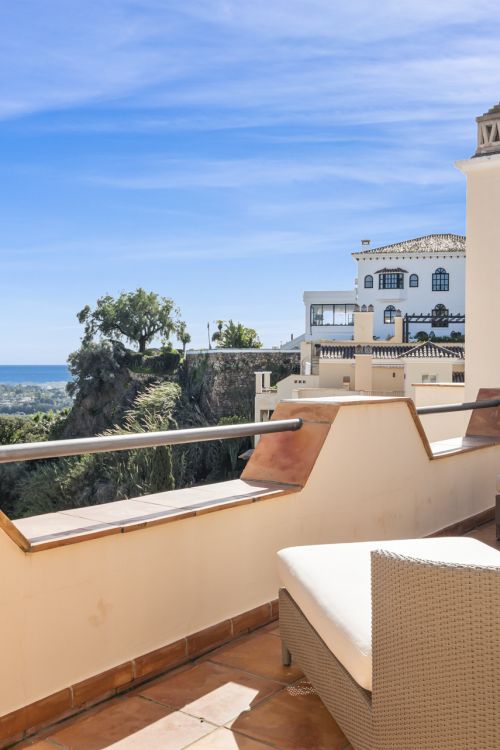 Duplex Penthouse with Panoramic Views in Benahavís