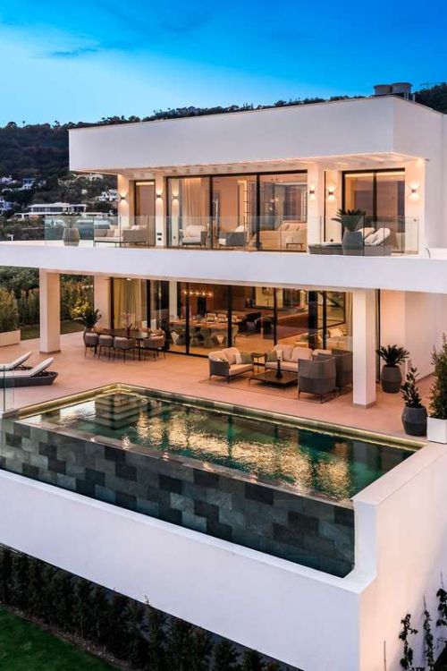 Contemporary Villa with Panoramic Sea Views in El Madroñal
