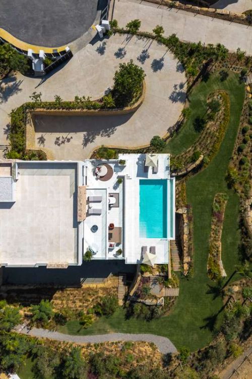 Contemporary Luxury Villa in Marbella Hill Club