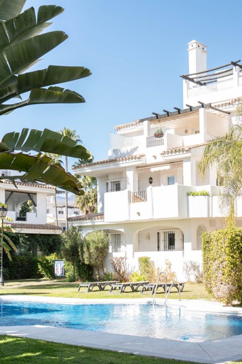 Duplex Penthouse in Los Naranjos de Marbella – Prime Location Near Puerto Banús