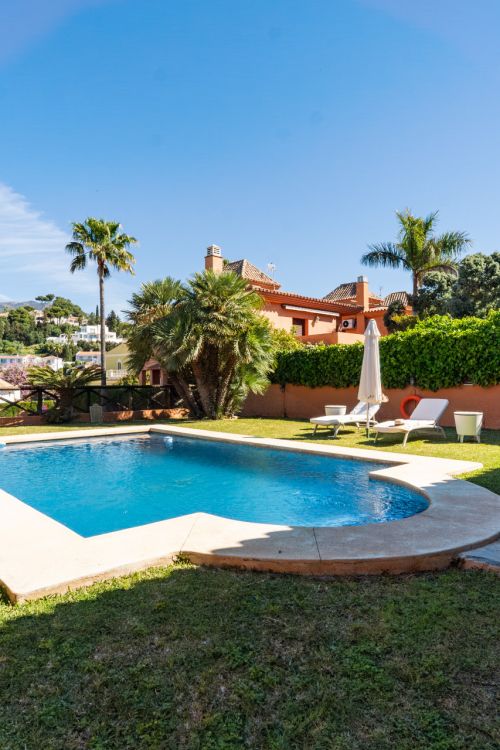Villa for sale in Sierrezuela, Mijas Costa