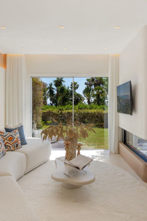 Fronline Beach Renovated Apartament, Sea Views, Costalita