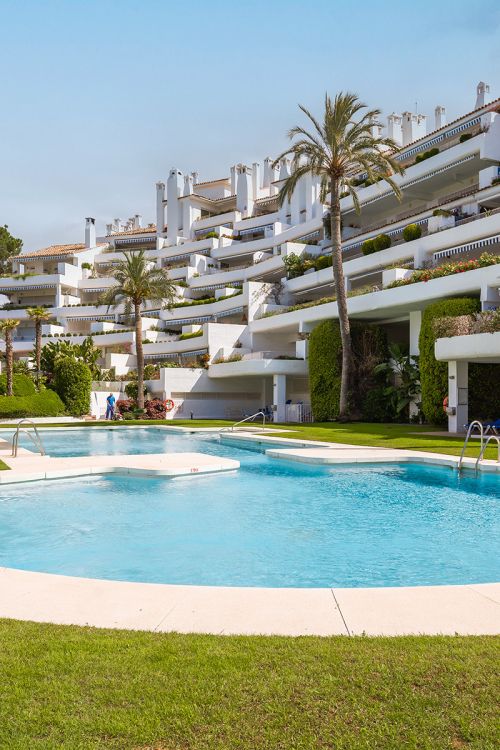 Elegante dúplex con orientación sur y amplias terrazas en Río Real, Marbella este