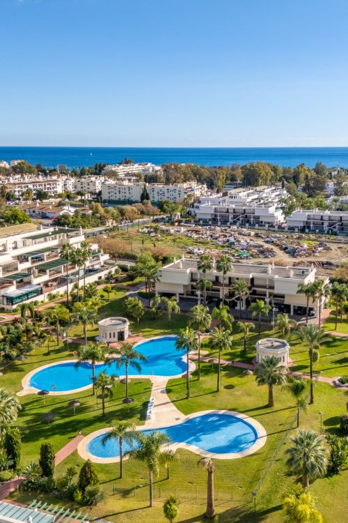 Apartamento de 2 dormitorios con amplia terraza, Nueva Andalucía