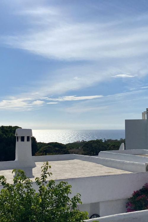 Exclusiva casa adosada con jardín privado y vistas al mar