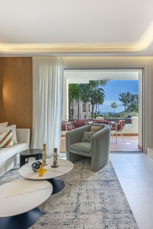 Modern Beachfront Apartment in Bahía del Velerín