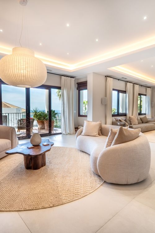 Villa for sale in El Rosario, Marbella East