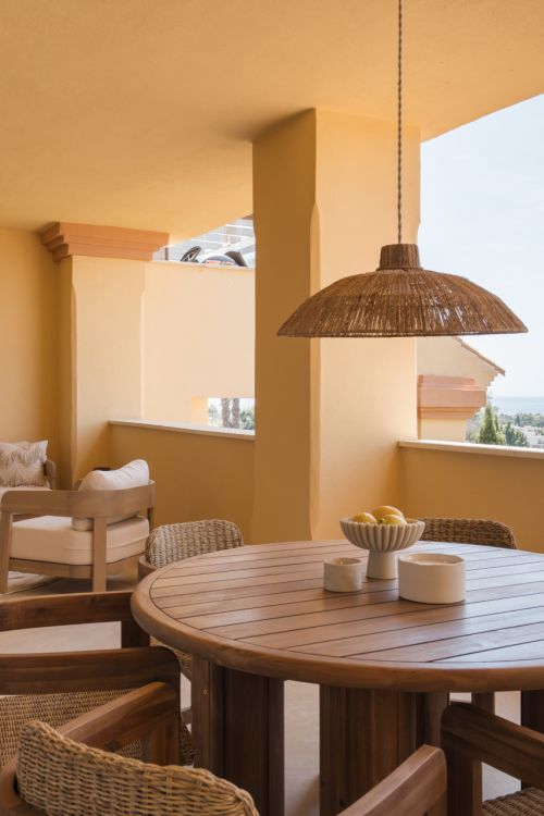 Stunning sea view apartment in Cumbres del Rodeo, Nueva Andalucia.
