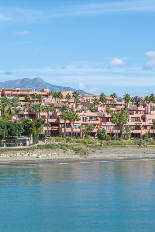 Beachfront Ground-Floor Apartment in Cabo Bermejo, Estepona