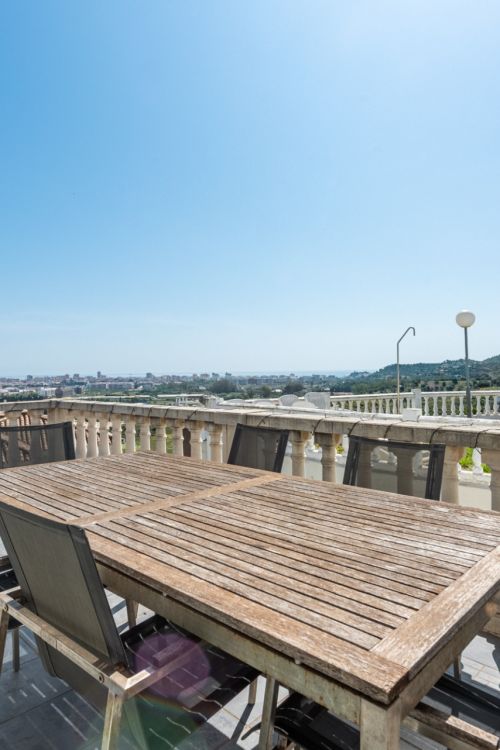 Small villa with panoramic views in Jardines del Águila