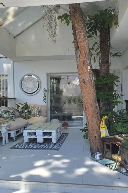 Your Mediterranean Heaven: An Indoor-Outdoor Masterpiece 3 bedrooms' bungalow in Reserva de Marbella within walking to amenities and to the beach