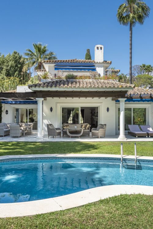Villa de Estilo Andaluz Ubicada en Nueva Andalucía