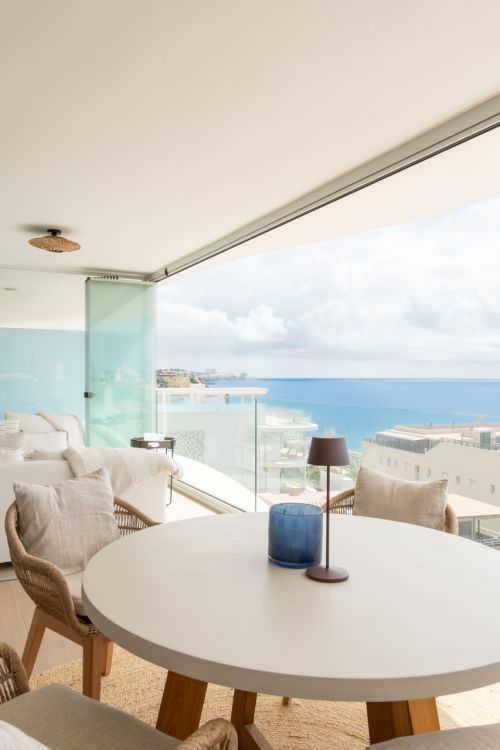 Spacious, modern and fully furnished corner apartment in Wave Collection