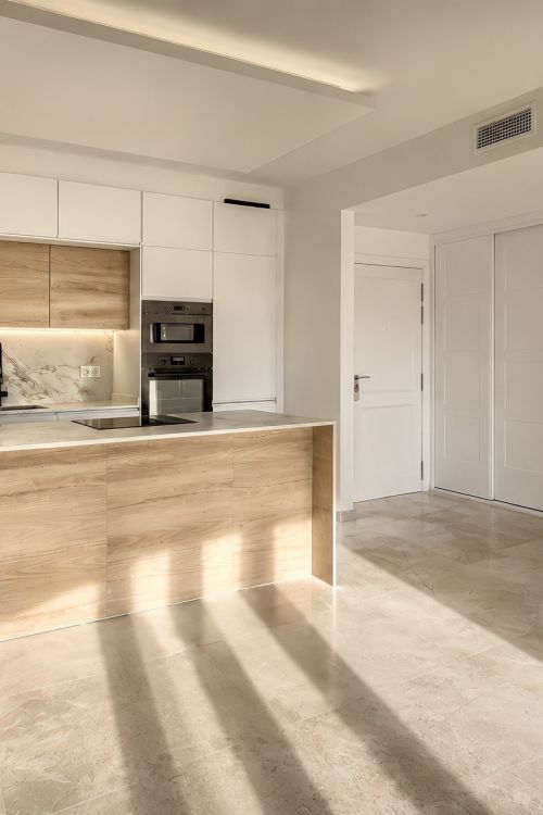 MIRAFLORES | RENOVATED PENTHOUSE WITH PANORAMIC SEA VIEWS AND MOUNTAIN VIEW