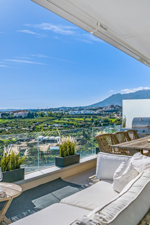 Modern 3-Bed Apartment in Oceana Views, Cancelada