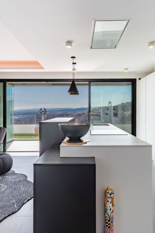 Panoramic Sea & Mountain Views · Unrivalled Privacy · 400 m² Total Space