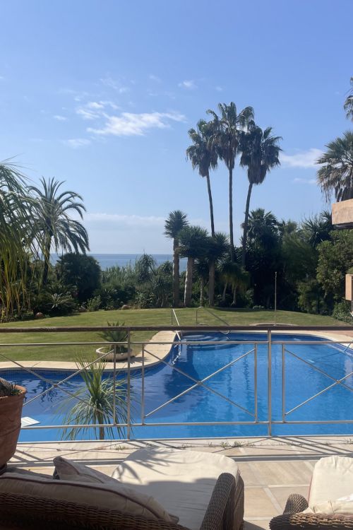 Villa en primera línea de playa, Nueva Milla de Oro, Estepona