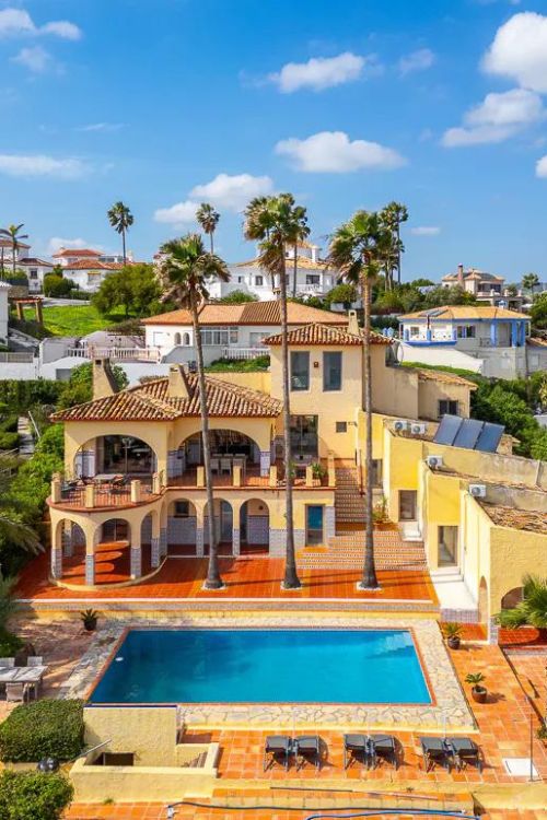 Villa de Lujo Totalmente Reformada con Vistas Panorámicas al Mar