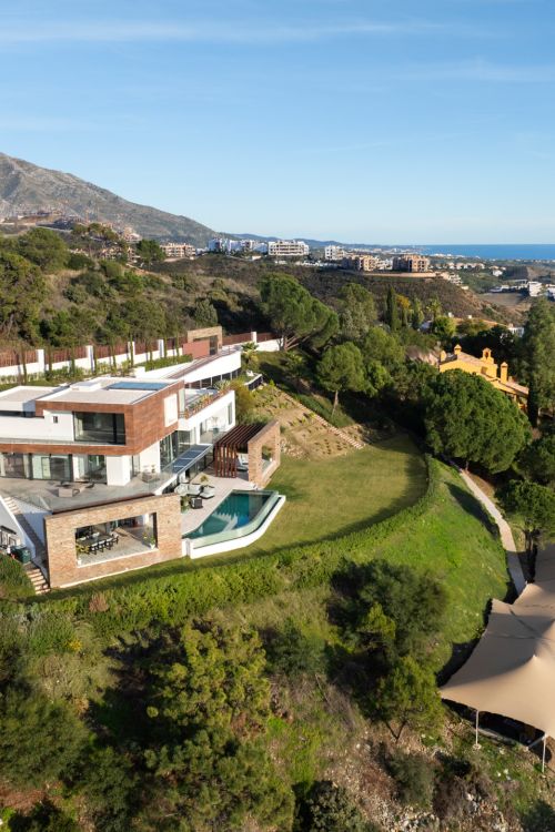 Secure Hillside Villa in El Madroñal, Benahavís