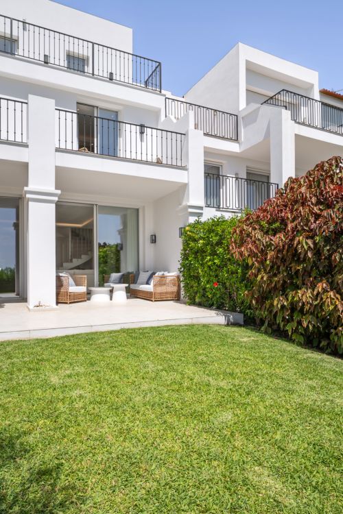 Renovated Frontline Golf Townhouse in La Quinta