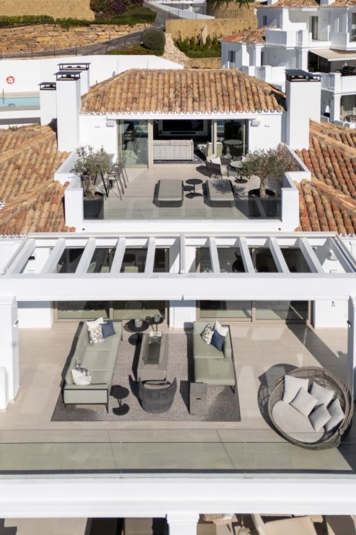 Duplex Penthouse with Panoramic Views and Resort-Style Living