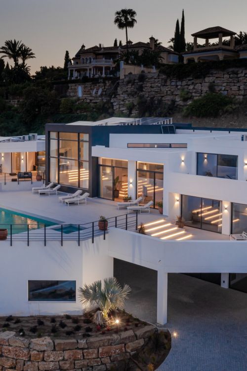 1,580 m² of Pure Luxury, Privacy & Panoramic Views