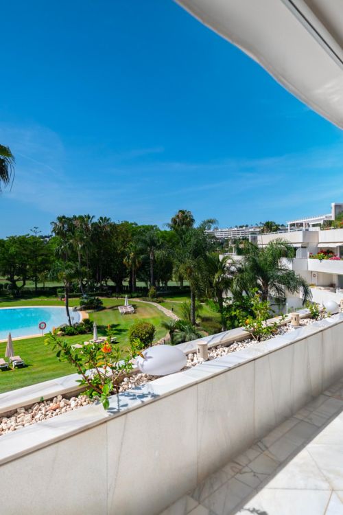 Duplex Penthouse te koop in Los Granados Golf, Nueva Andalucia