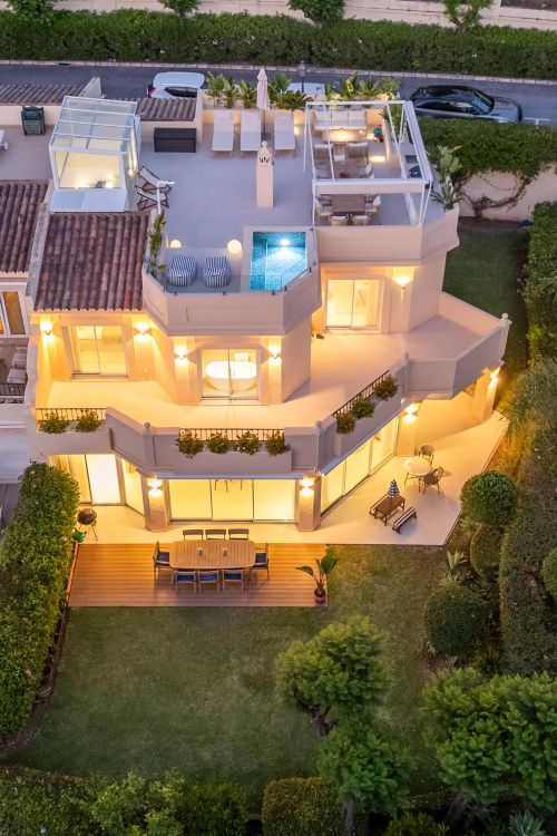Elegant Family Villa with Panoramic Golf & Mountain Views in La Quinta Hills