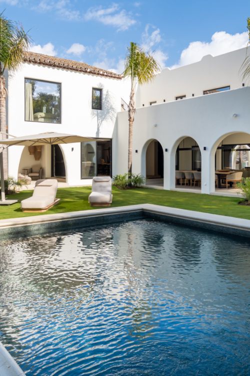 Contemporary Elegance Steps from the Sea in Guadalmina Casasola, Marbella