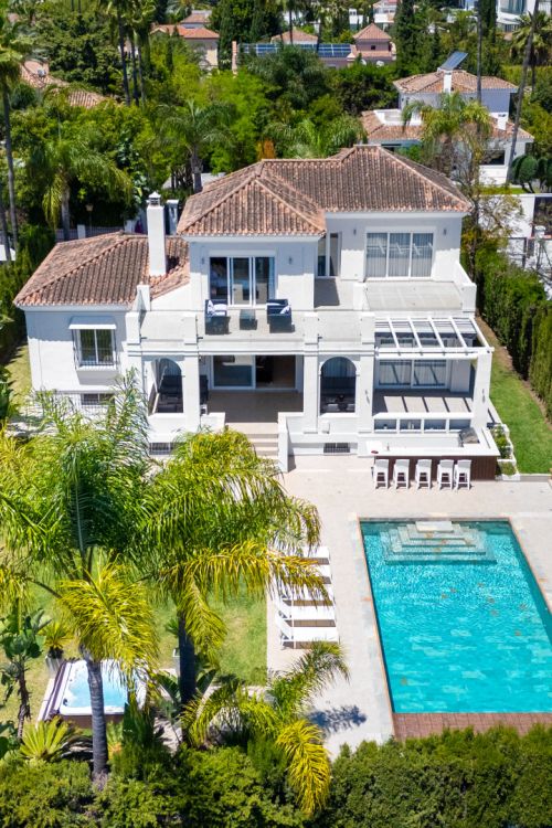 Luxury Six-Bedroom Villa in Nueva Andalucía’s Prestigious Golf Valley