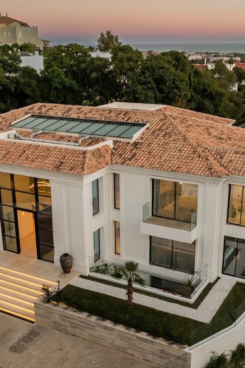 Villa for sale in La Quinta, Benahavis