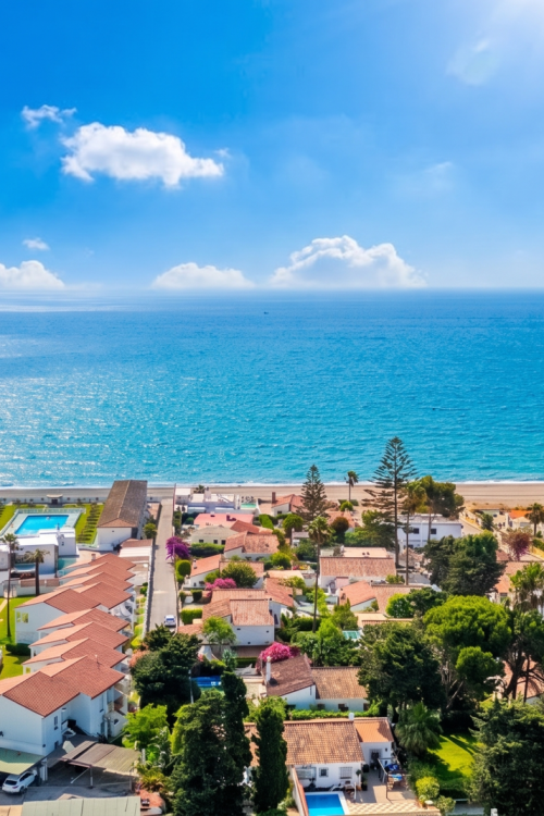 Casa en primera línea de playa en Jardín Tropical, Manilva, a solo 100 metros del mar!!!