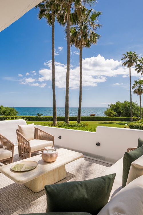 GROUND FLOOR APARTMENT IN ESTEPONA - LUXURY