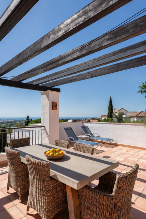 Ático dúplex orientado al sur en La Quinta Suites con vistas panorámicas al mar y a la montaña