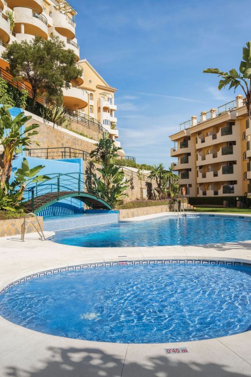 Bienvenido a este luminoso apartamento en increíble ubicación con vistas panorámicas!