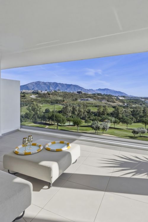 Vida en Primera Línea de Golf con Vistas Panorámicas