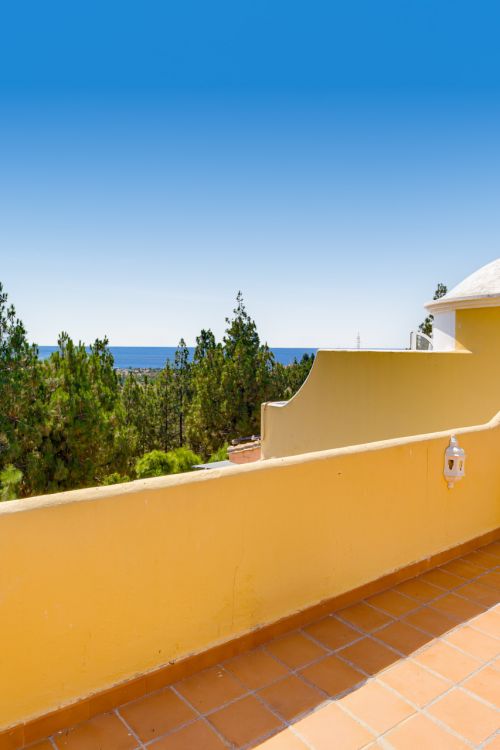 Encantadora casa adosada de tres dormitorios situada en Calahonda, Mijas Costa