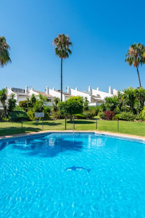 Hoekwoning met Uitzonderlijke Privétuin aan de New Golden Mile, Estepona