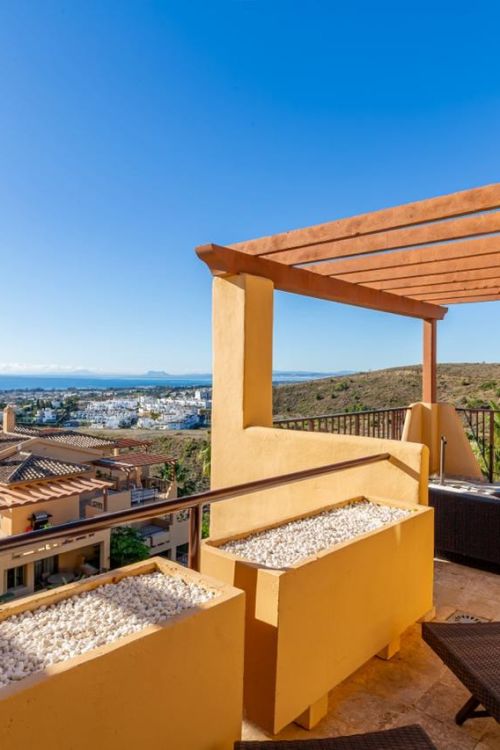 Penthouse for sale in Altos del Paraiso, Benahavis