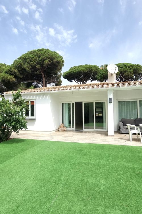Stylish Beachside Home in Calypso – Fully Refurbished & Move-In Ready