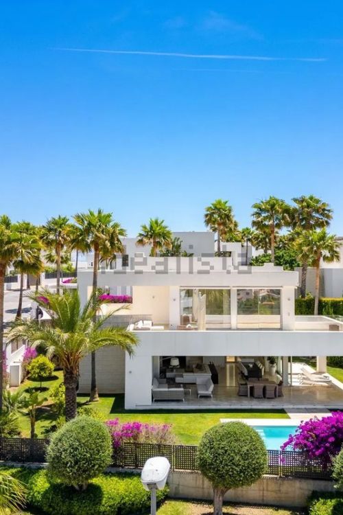 Villa for sale in Rio Real, Marbella East