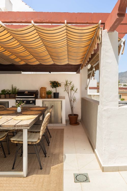 Luxury 3-bedroom apartment in Nueva Andalucía, close to the beach with sea views