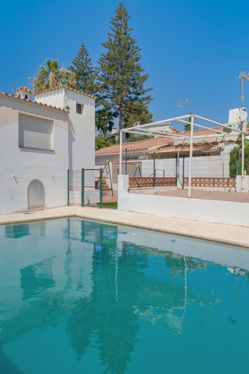 Villa independiente - oportunidad de reforma situada en una de las zonas residenciales más buscadas de Nueva Andalucía