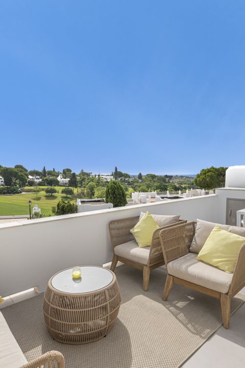 Renovated townhouse, frontline Aloha Golf, Sea Views, Azahara II