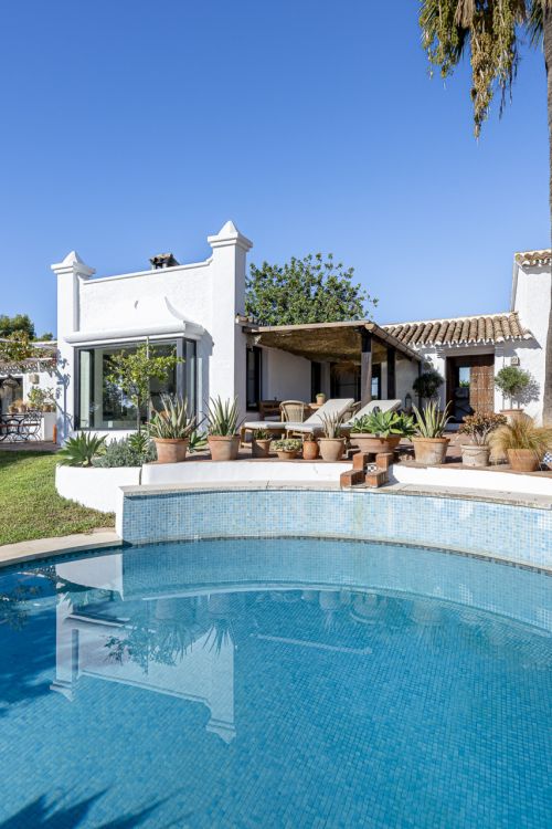 Hermosa villa de campo de tres dormitorios, situada en Guadalmina Alta, Marbella