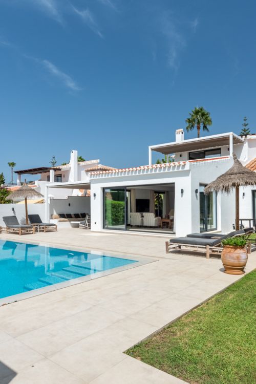 Stylish Renovated Villa with Contemporary Design in the Heart of Elviria