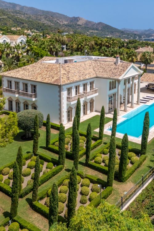 Rare Trophy Estate Situated on a Double Plot in Sierra Blanca